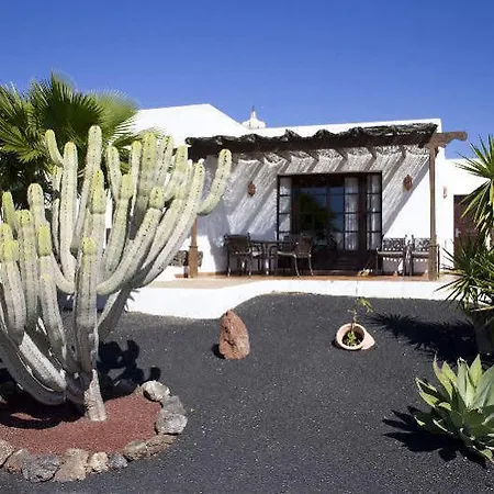 Aparthotel Jardines Del Sol By Diamond Playa Blanca (Lanzarote)